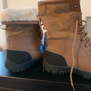 NWT Rugged Outback Boots Size 11